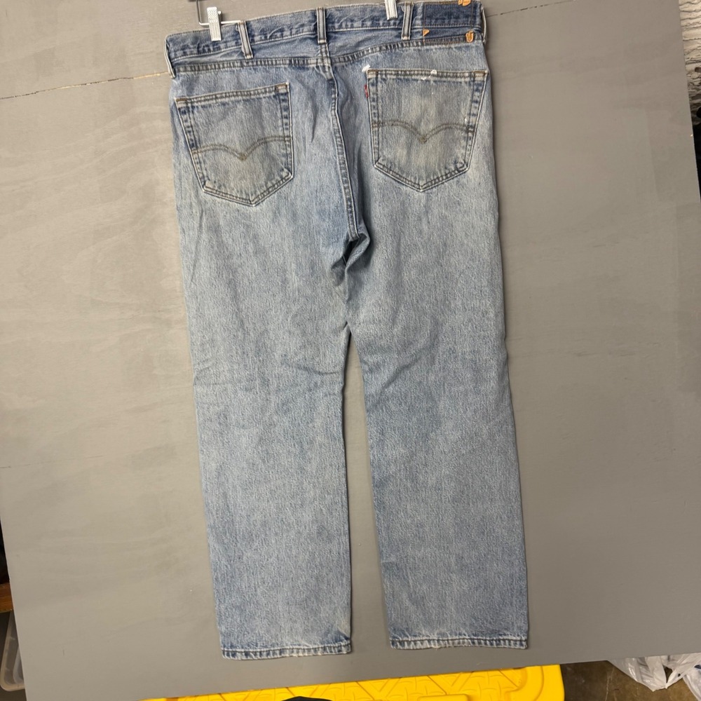 Levis 505 Regular Fit Straight Leg Jeans Light Wash Distressed Mens 40x29 5568 - Picture 3 of 5